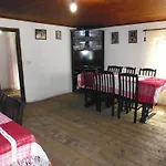 Kulla E Sadri Lukes בית הארחה טת