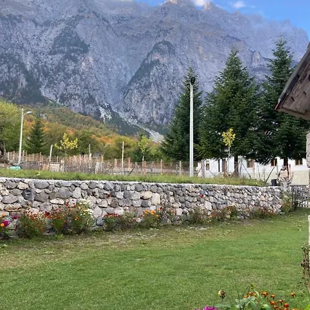 Kulla E Sadri Lukes Vendégház Theth