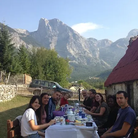 Kulla E Sadri Lukes 4*