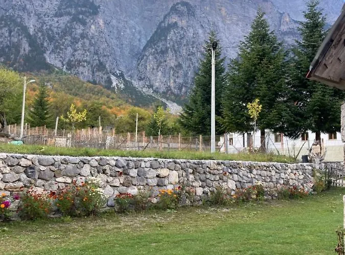 Kulla E Sadri Lukes Vendégház Theth
