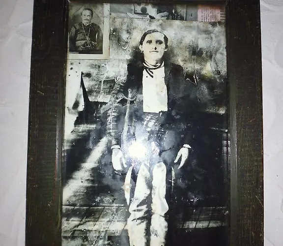 Kulla E Sadri Lukes 4*